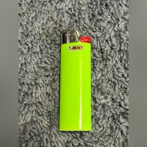 NWT Bic plain light green lighter